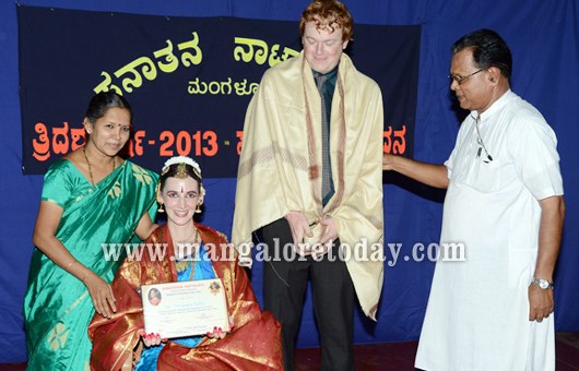 Dr Alexandra Szoke Bharatanatyam performance